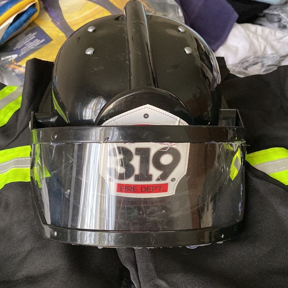 Firefighter 👩‍🚒 - Picture 7 of 7